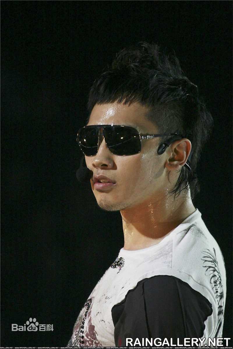 郑智薰(英文名:Rain 韩文名：  罗马拼音：Jung Ji Hoon)Rain's Coming前后照片