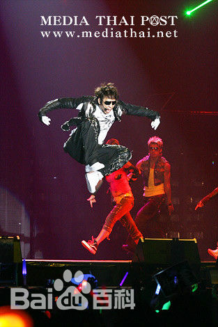 郑智薰(英文名:Rain 韩文名：  罗马拼音：Jung Ji Hoon)Rain's Coming前后照片