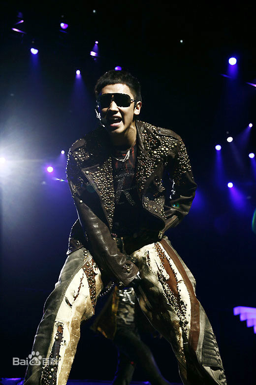 郑智薰(英文名:Rain 韩文名：  罗马拼音：Jung Ji Hoon)Rain's Coming前后照片