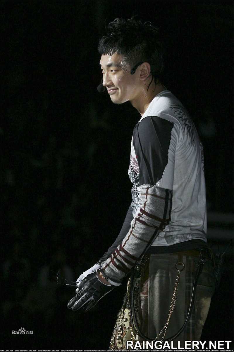 郑智薰(英文名:Rain 韩文名：  罗马拼音：Jung Ji Hoon)Rain's Coming前后照片