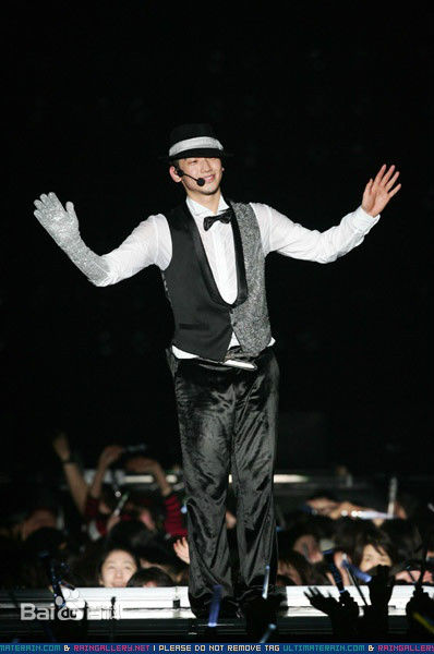 郑智薰(英文名:Rain 韩文名：  罗马拼音：Jung Ji Hoon)Rain's Coming前后照片