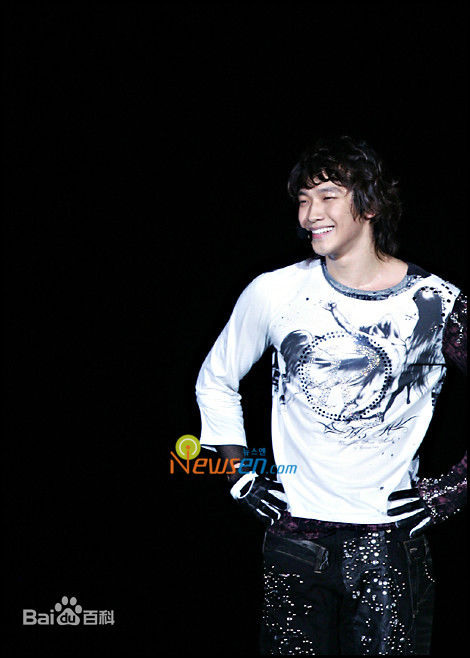 郑智薰(英文名:Rain 韩文名：  罗马拼音：Jung Ji Hoon)Rain's Coming前后照片