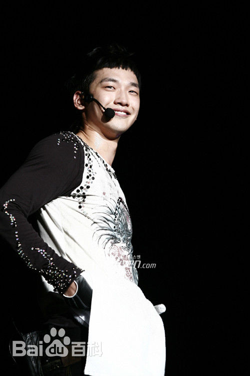 郑智薰(英文名:Rain 韩文名：  罗马拼音：Jung Ji Hoon)Rain's Coming前后照片