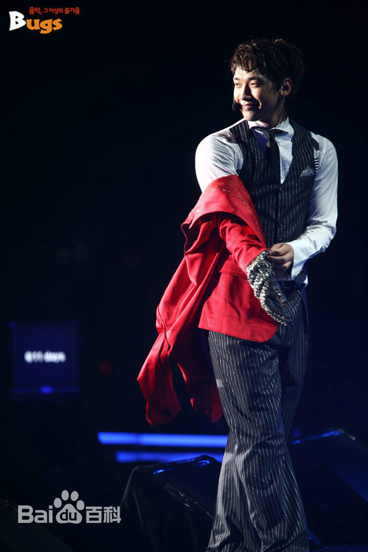 郑智薰(英文名:Rain 韩文名：  罗马拼音：Jung Ji Hoon)Rain's Coming前后照片