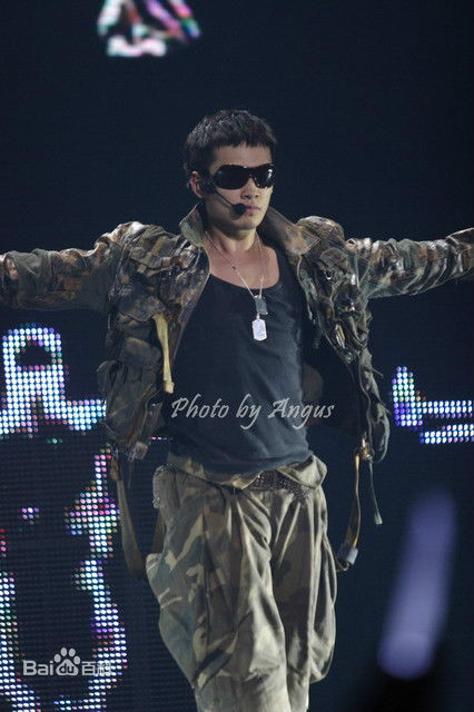 郑智薰(英文名:Rain 韩文名：  罗马拼音：Jung Ji Hoon)Rain's Coming前后照片