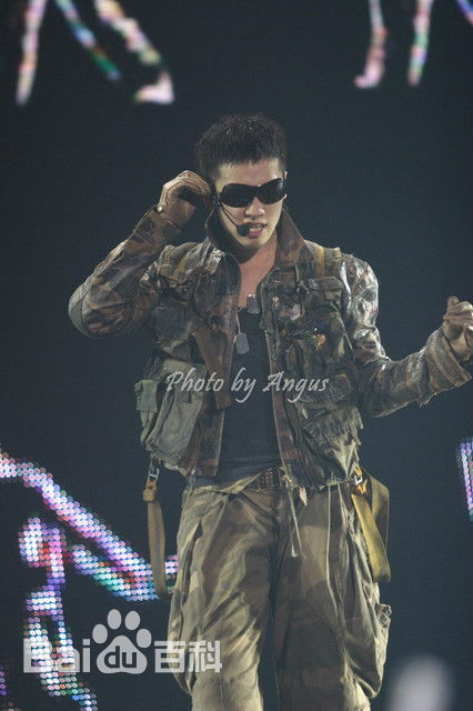 郑智薰(英文名:Rain 韩文名：  罗马拼音：Jung Ji Hoon)Rain's Coming前后照片