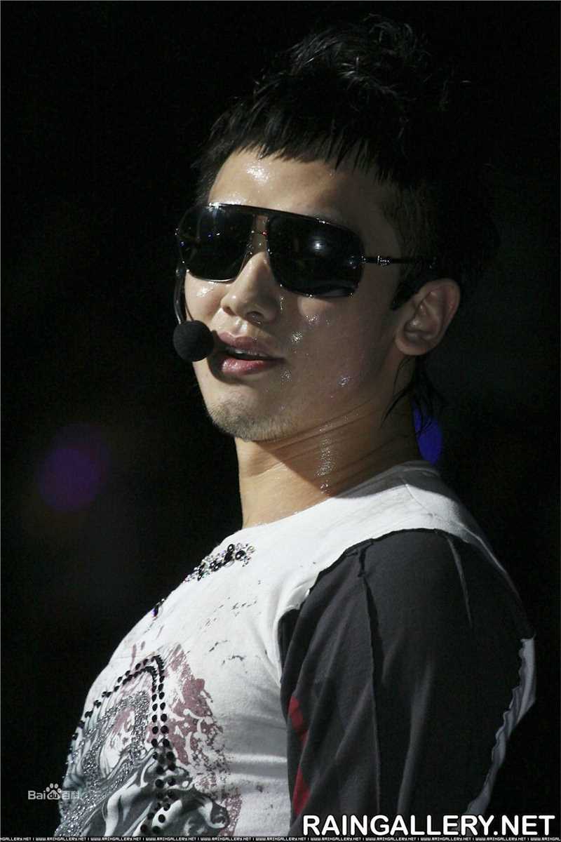 郑智薰(英文名:Rain 韩文名：  罗马拼音：Jung Ji Hoon)Rain's Coming前后照片