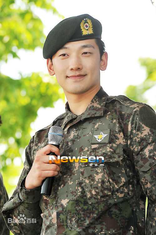 郑智薰(英文名:Rain 韩文名：  罗马拼音：Jung Ji Hoon)军装图册