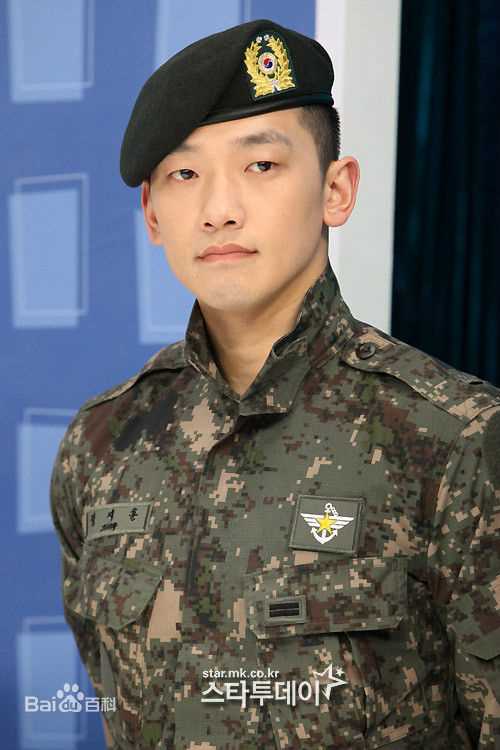 郑智薰(英文名:Rain 韩文名：  罗马拼音：Jung Ji Hoon)军装图册