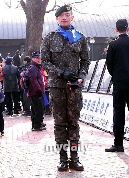 郑智薰(英文名:Rain 韩文名：  罗马拼音：Jung Ji Hoon)军装图册