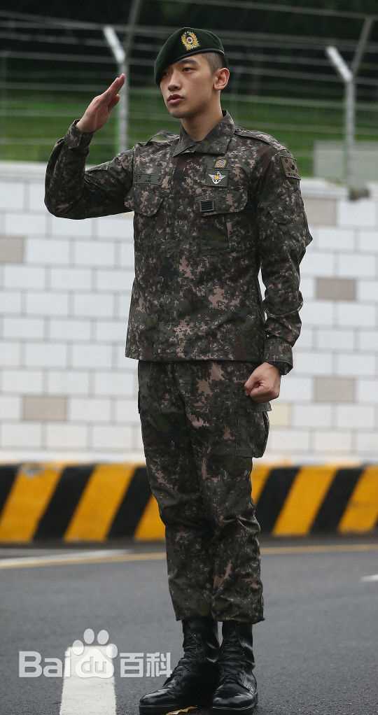 郑智薰(英文名:Rain 韩文名：  罗马拼音：Jung Ji Hoon)军装图册