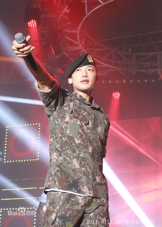 郑智薰(英文名:Rain 韩文名：  罗马拼音：Jung Ji Hoon)军装图册