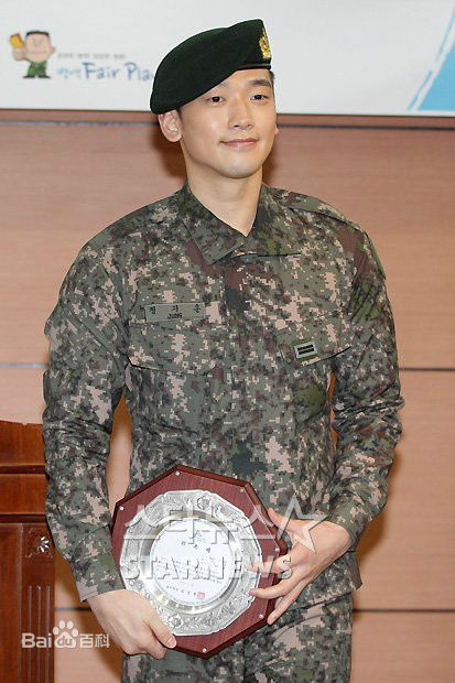 郑智薰(英文名:Rain 韩文名：  罗马拼音：Jung Ji Hoon)军装图册