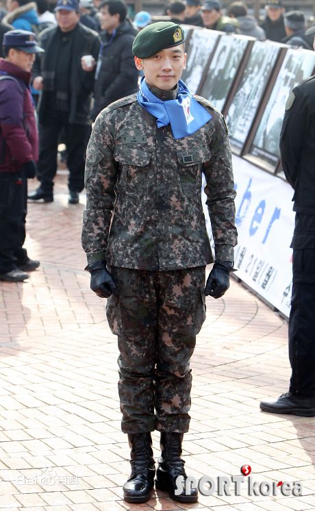 郑智薰(英文名:Rain 韩文名：  罗马拼音：Jung Ji Hoon)军装图册