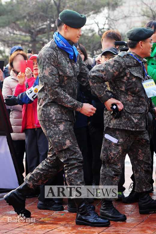 郑智薰(英文名:Rain 韩文名：  罗马拼音：Jung Ji Hoon)军装图册