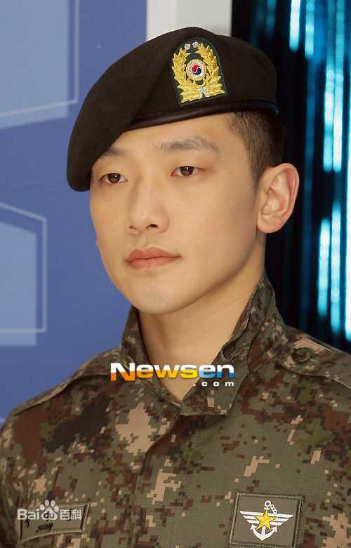 郑智薰(英文名:Rain 韩文名：  罗马拼音：Jung Ji Hoon)军装图册