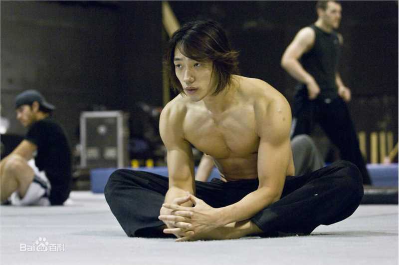 郑智薰(英文名:Rain 韩文名：  罗马拼音：Jung Ji Hoon)训练中的Rain壁纸壁纸