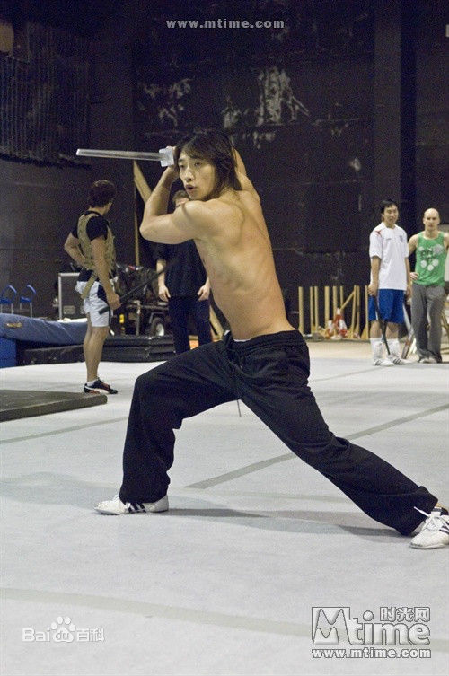 郑智薰(英文名:Rain 韩文名：  罗马拼音：Jung Ji Hoon)训练中的Rain壁纸壁纸