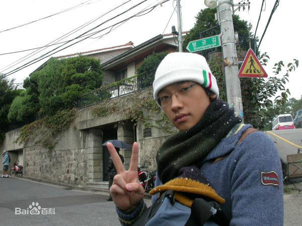 郑智薰(英文名:Rain 韩文名：  罗马拼音：Jung Ji Hoon)尚道上学去壁纸壁纸