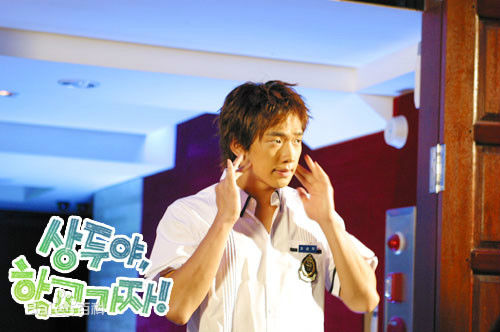 郑智薰(英文名:Rain 韩文名：  罗马拼音：Jung Ji Hoon)尚道上学去壁纸壁纸