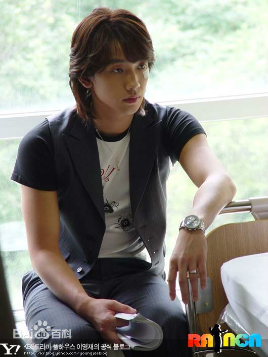 郑智薰(英文名:Rain 韩文名：  罗马拼音：Jung Ji Hoon)浪漫满屋图册