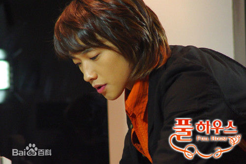 郑智薰(英文名:Rain 韩文名：  罗马拼音：Jung Ji Hoon)浪漫满屋图册