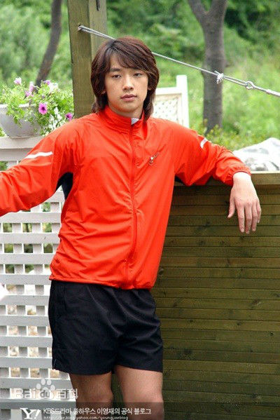 郑智薰(英文名:Rain 韩文名：  罗马拼音：Jung Ji Hoon)浪漫满屋图册