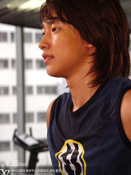 郑智薰(英文名:Rain 韩文名：  罗马拼音：Jung Ji Hoon)浪漫满屋图册