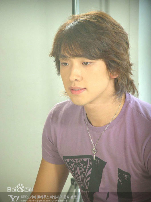 郑智薰(英文名:Rain 韩文名：  罗马拼音：Jung Ji Hoon)浪漫满屋图册