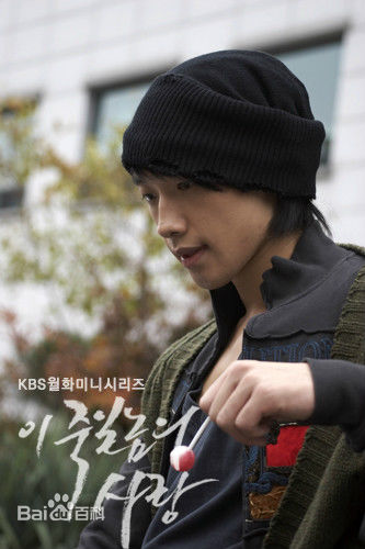 郑智薰(英文名:Rain 韩文名：  罗马拼音：Jung Ji Hoon)这该死的爱素颜照壁纸