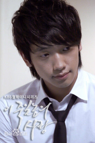 郑智薰(英文名:Rain 韩文名：  罗马拼音：Jung Ji Hoon)这该死的爱素颜照壁纸