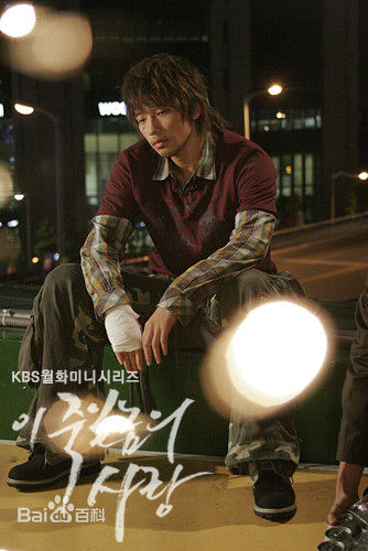 郑智薰(英文名:Rain 韩文名：  罗马拼音：Jung Ji Hoon)这该死的爱素颜照壁纸