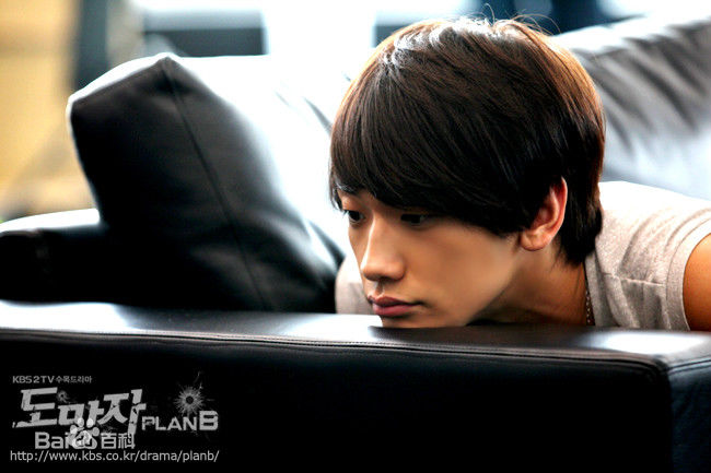 郑智薰(英文名:Rain 韩文名：  罗马拼音：Jung Ji Hoon)逃亡者壁纸壁纸