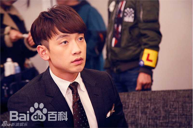 郑智薰(英文名:Rain 韩文名：  罗马拼音：Jung Ji Hoon)克拉恋人性感图片图集