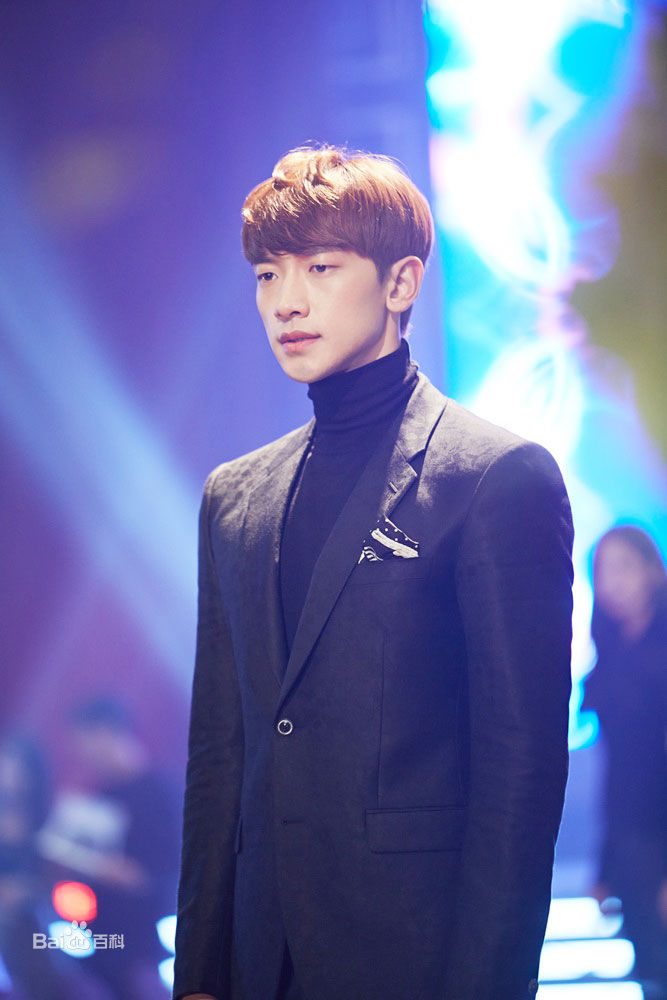 郑智薰(英文名:Rain 韩文名：  罗马拼音：Jung Ji Hoon)回来吧大叔素颜照相册