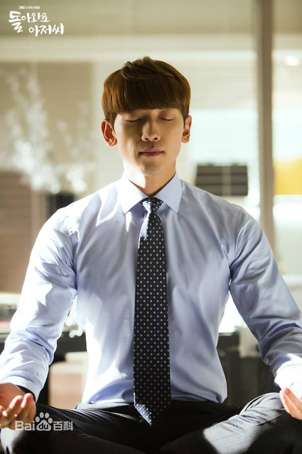 郑智薰(英文名:Rain 韩文名：  罗马拼音：Jung Ji Hoon)回来吧大叔素颜照相册