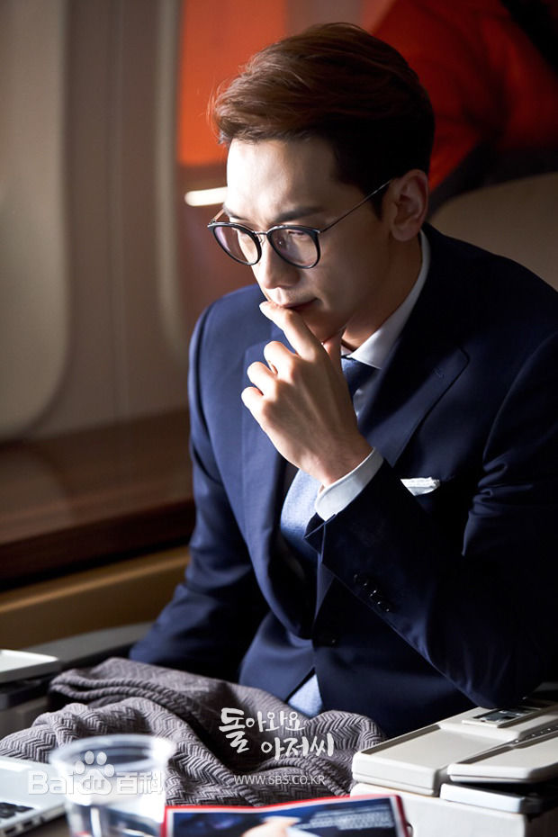 郑智薰(英文名:Rain 韩文名：  罗马拼音：Jung Ji Hoon)回来吧大叔素颜照相册