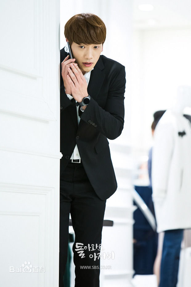 郑智薰(英文名:Rain 韩文名：  罗马拼音：Jung Ji Hoon)回来吧大叔素颜照相册