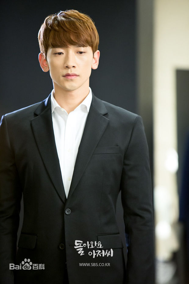 郑智薰(英文名:Rain 韩文名：  罗马拼音：Jung Ji Hoon)回来吧大叔素颜照相册