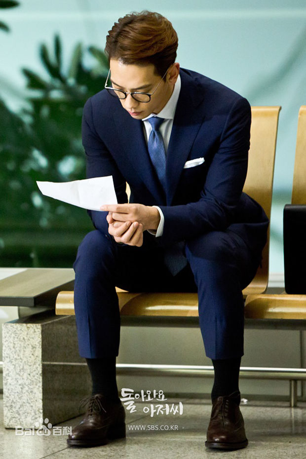 郑智薰(英文名:Rain 韩文名：  罗马拼音：Jung Ji Hoon)回来吧大叔素颜照相册