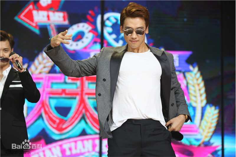 郑智薰(英文名:Rain 韩文名：  罗马拼音：Jung Ji Hoon)天天向上壁纸壁纸