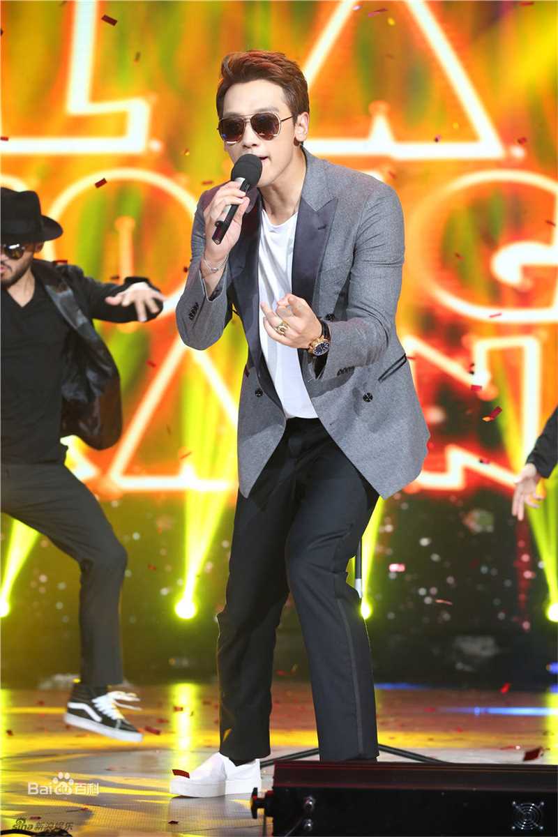 郑智薰(英文名:Rain 韩文名：  罗马拼音：Jung Ji Hoon)天天向上壁纸壁纸