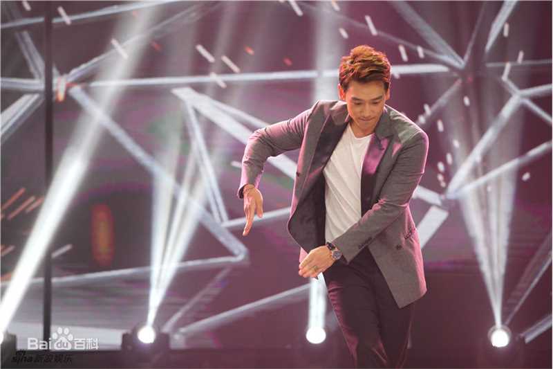 郑智薰(英文名:Rain 韩文名：  罗马拼音：Jung Ji Hoon)天天向上壁纸壁纸