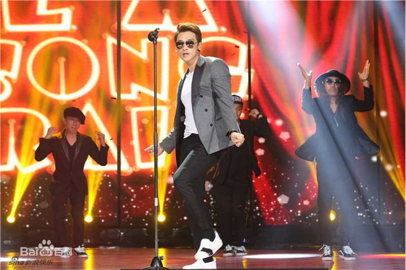 郑智薰(英文名:Rain 韩文名：  罗马拼音：Jung Ji Hoon)天天向上壁纸壁纸