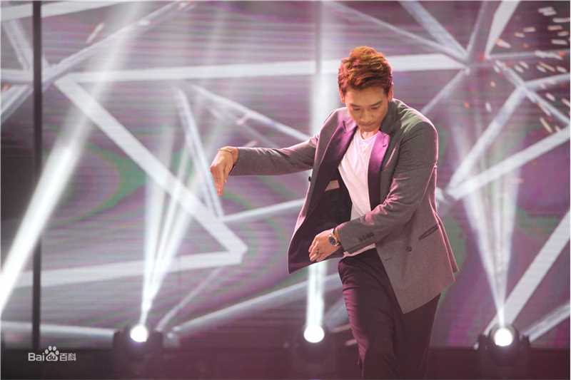 郑智薰(英文名:Rain 韩文名：  罗马拼音：Jung Ji Hoon)天天向上壁纸壁纸