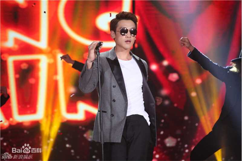 郑智薰(英文名:Rain 韩文名：  罗马拼音：Jung Ji Hoon)天天向上壁纸壁纸