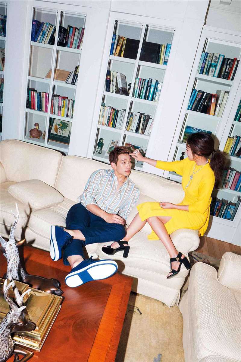 郑智薰(英文名:Rain 韩文名：  罗马拼音：Jung Ji Hoon)Rain与金泰希图册