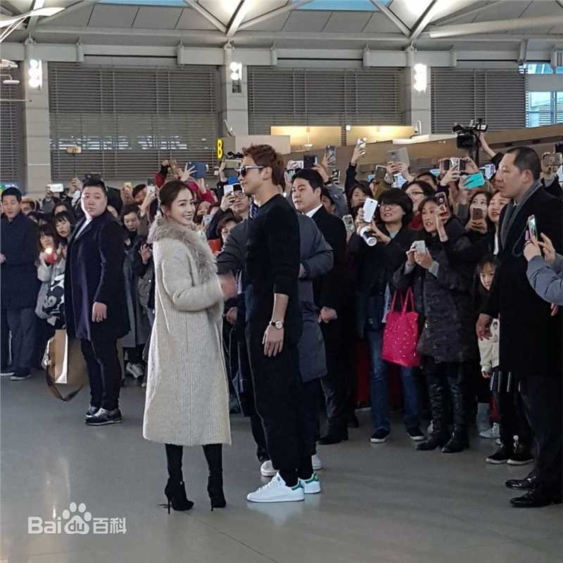 郑智薰(英文名:Rain 韩文名：  罗马拼音：Jung Ji Hoon)Rain与金泰希图册