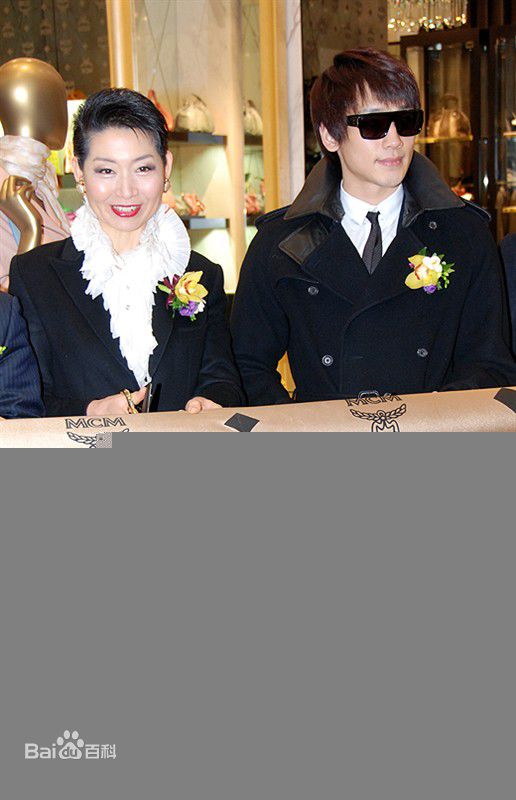 郑智薰(英文名:Rain 韩文名：  罗马拼音：Jung Ji Hoon)1素颜照相册