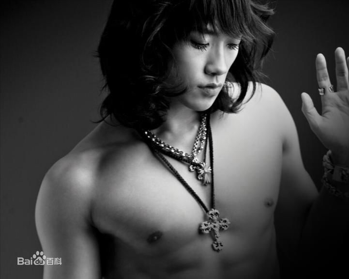 郑智薰(英文名:Rain 韩文名：  罗马拼音：Jung Ji Hoon)1素颜照相册